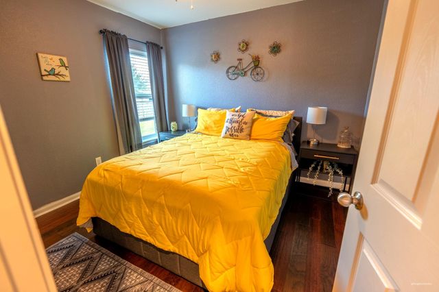 101 Hawkins LN, Jarrell, TX 76537
