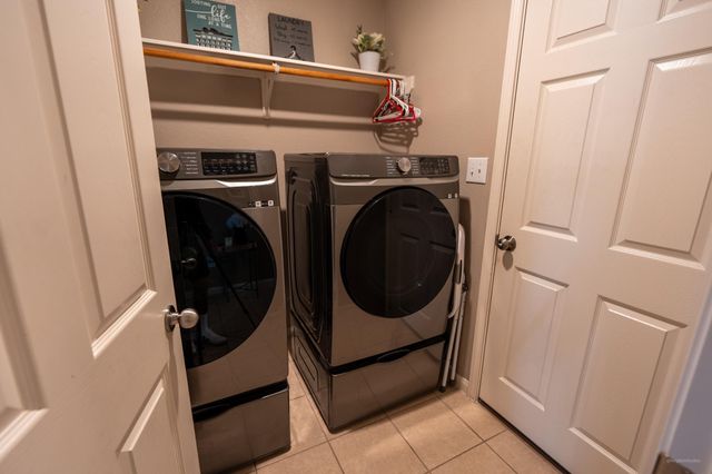 101 Hawkins LN, Jarrell, TX 76537