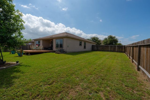 101 Hawkins LN, Jarrell, TX 76537