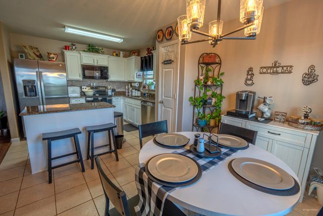 101 Hawkins LN, Jarrell, TX 76537