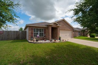 101 Hawkins LN, Jarrell, TX 76537