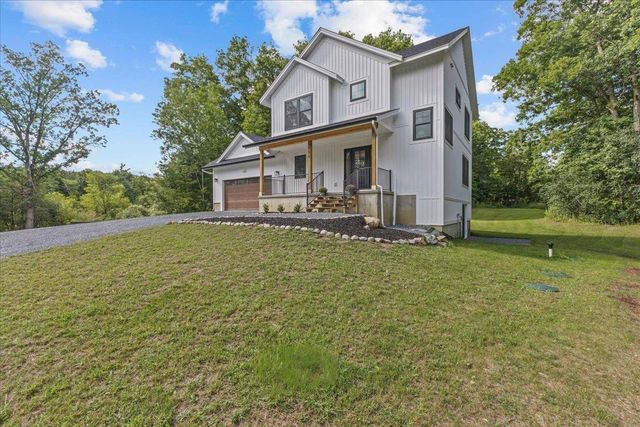 100 Leos Lane, Georgia, VT 05478