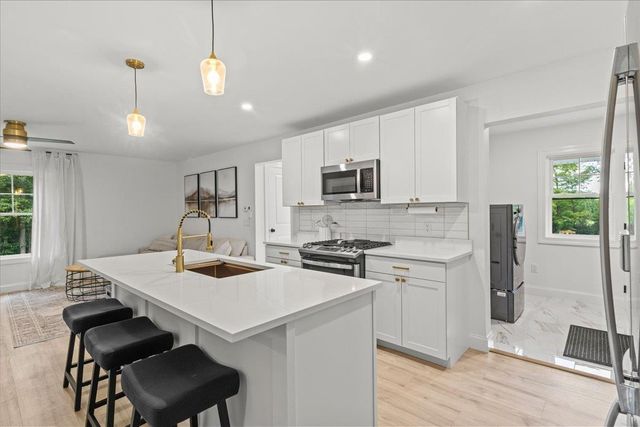100 Leos Lane, Georgia, VT 05478