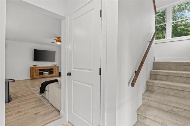 100 Leos Lane, Georgia, VT 05478