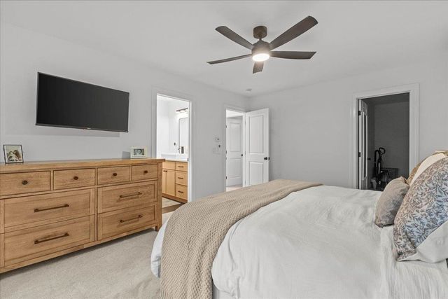 100 Leos Lane, Georgia, VT 05478