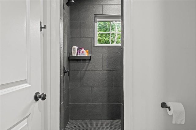 100 Leos Lane, Georgia, VT 05478