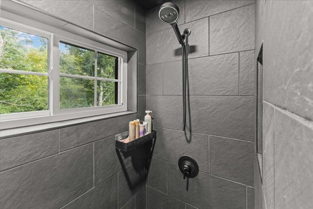 100 Leos Lane, Georgia, VT 05478