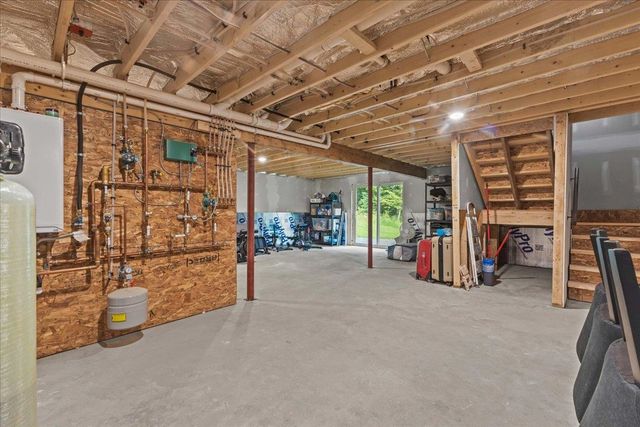 100 Leos Lane, Georgia, VT 05478