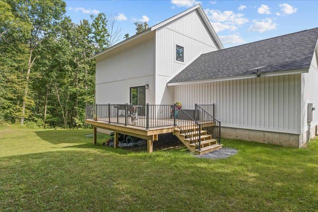 100 Leos Lane, Georgia, VT 05478