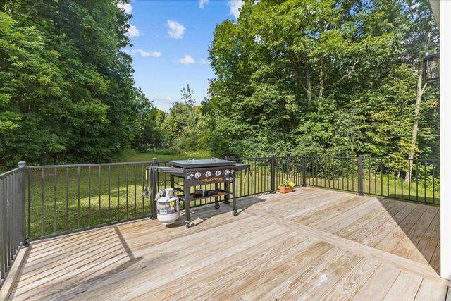 100 Leos Lane, Georgia, VT 05478
