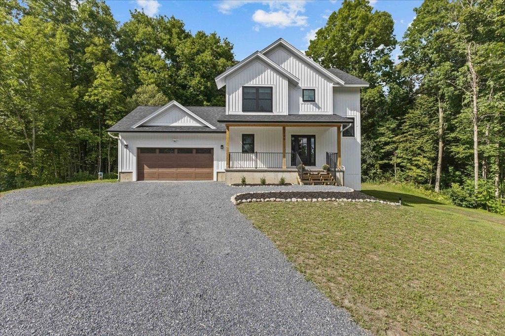 100 Leos Lane, Georgia, VT 05478