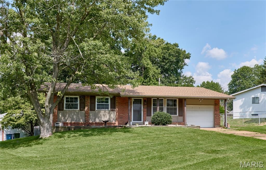 10403 Saint Ives Drive, Dellwood, MO 63136