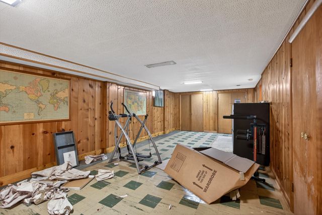 400 Outer Court, Tecumseh, MI 49286