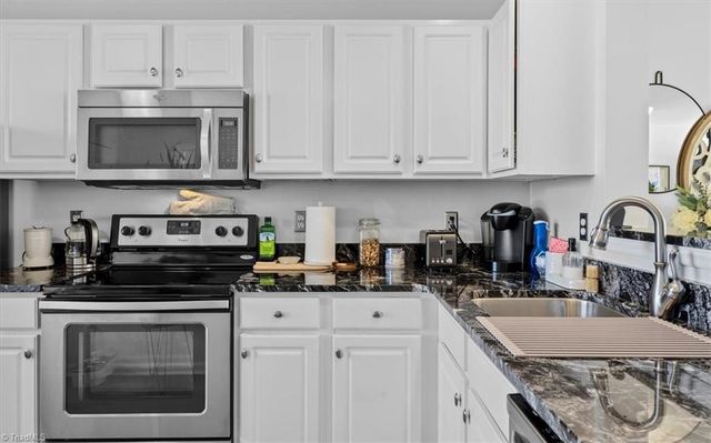 14 Meadow Crossing Court, Greensboro, NC 27410