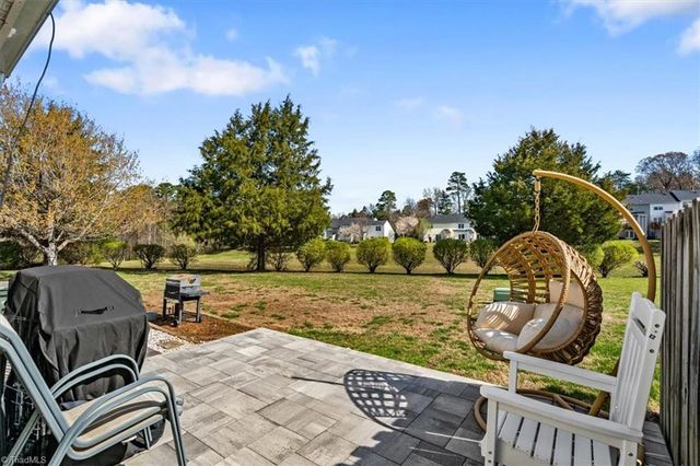 14 Meadow Crossing Court, Greensboro, NC 27410