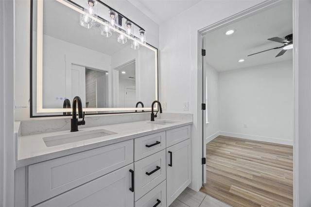 142 Mahalo CT, Bastrop, TX 78602