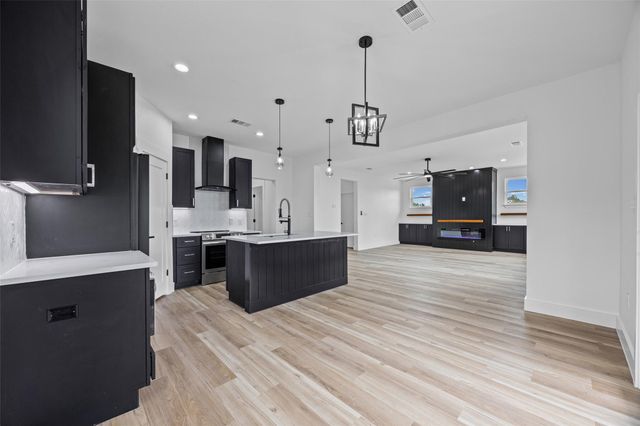 142 Mahalo CT, Bastrop, TX 78602