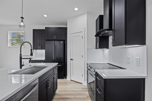 142 Mahalo CT, Bastrop, TX 78602