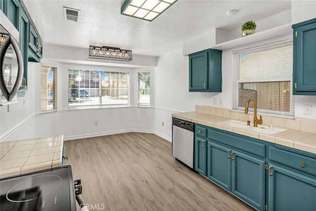 7704 River Mist Avenue, Bakersfield, CA 93313