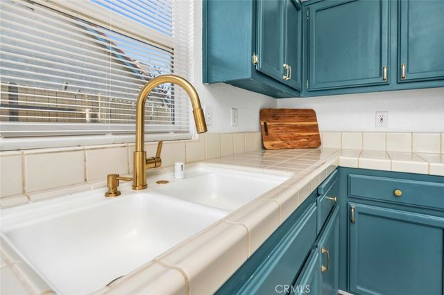 7704 River Mist Avenue, Bakersfield, CA 93313