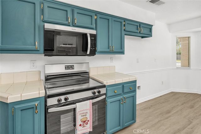 7704 River Mist Avenue, Bakersfield, CA 93313