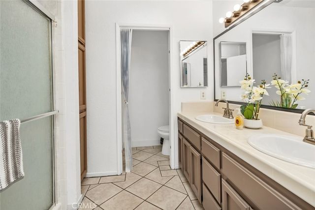 7704 River Mist Avenue, Bakersfield, CA 93313