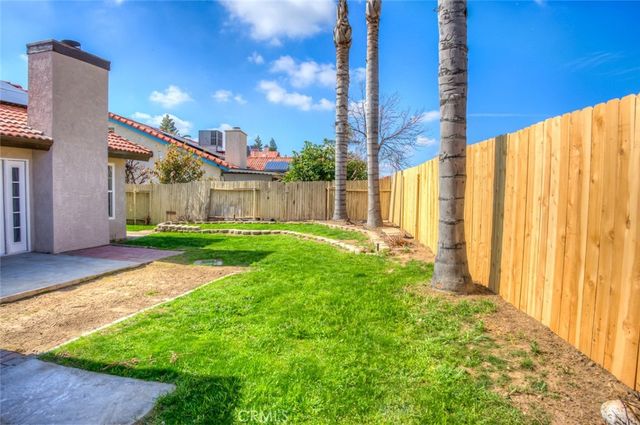 7704 River Mist Avenue, Bakersfield, CA 93313