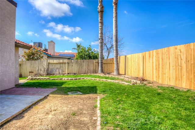 7704 River Mist Avenue, Bakersfield, CA 93313