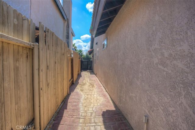 7704 River Mist Avenue, Bakersfield, CA 93313