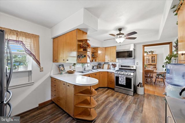 9581 VALLEY RD, Berkeley Springs, WV 25411