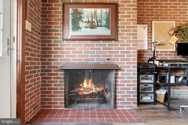 9581 VALLEY RD, Berkeley Springs, WV 25411