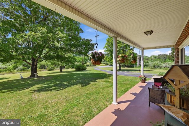 9581 VALLEY RD, Berkeley Springs, WV 25411