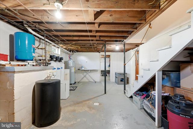 9581 VALLEY RD, Berkeley Springs, WV 25411