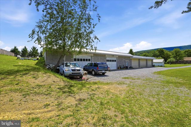 9581 VALLEY RD, Berkeley Springs, WV 25411
