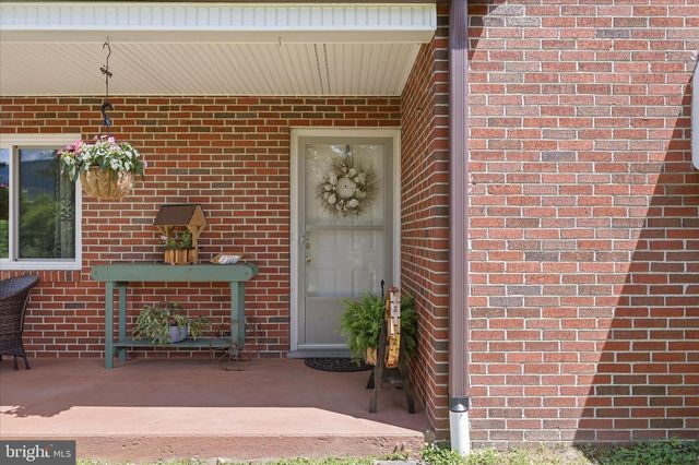 9581 VALLEY RD, Berkeley Springs, WV 25411
