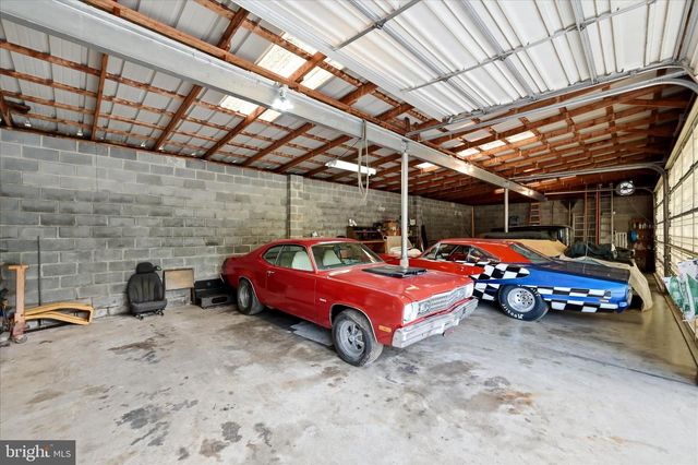 9581 VALLEY RD, Berkeley Springs, WV 25411