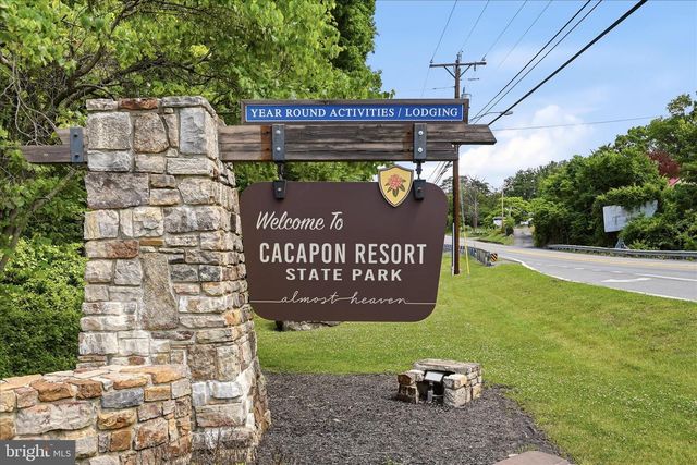 9581 VALLEY RD, Berkeley Springs, WV 25411