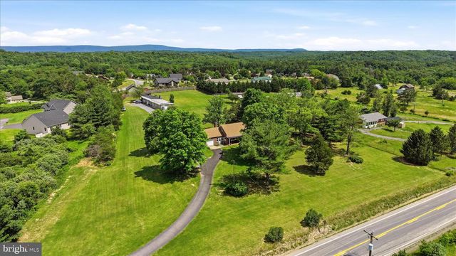 9581 VALLEY RD, Berkeley Springs, WV 25411