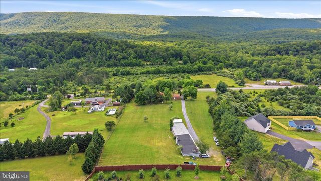 9581 VALLEY RD, Berkeley Springs, WV 25411