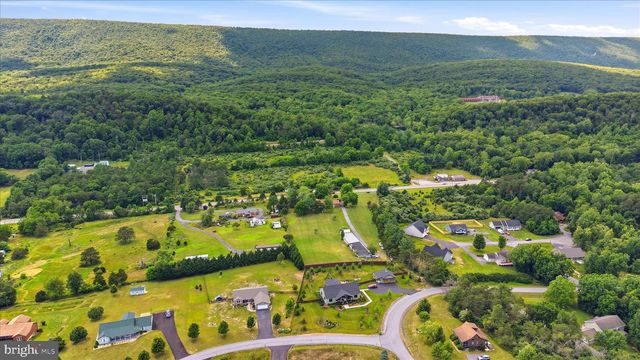 9581 VALLEY RD, Berkeley Springs, WV 25411
