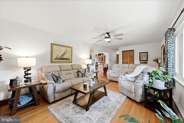 9581 VALLEY RD, Berkeley Springs, WV 25411