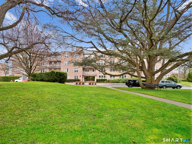 2 Putnam Hill 1A, Greenwich, CT 06830