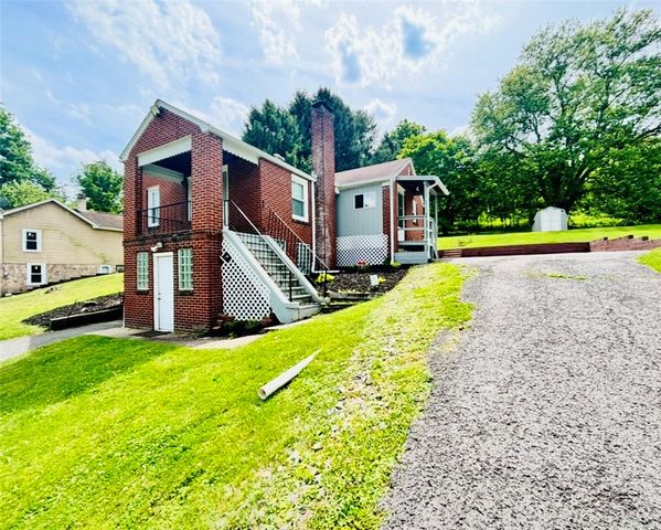 24 Panorama Dr, South Strabane, PA 15301