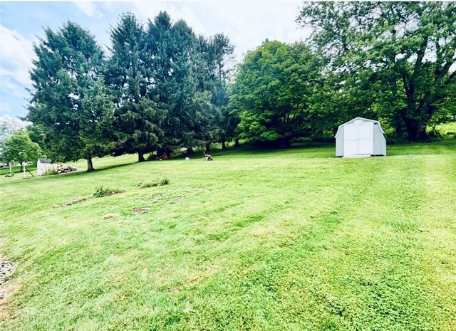 24 Panorama Dr, South Strabane, PA 15301