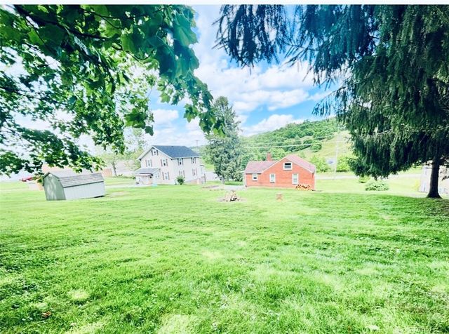 24 Panorama Dr, South Strabane, PA 15301