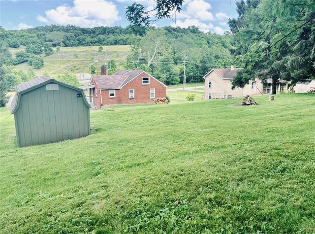 24 Panorama Dr, South Strabane, PA 15301