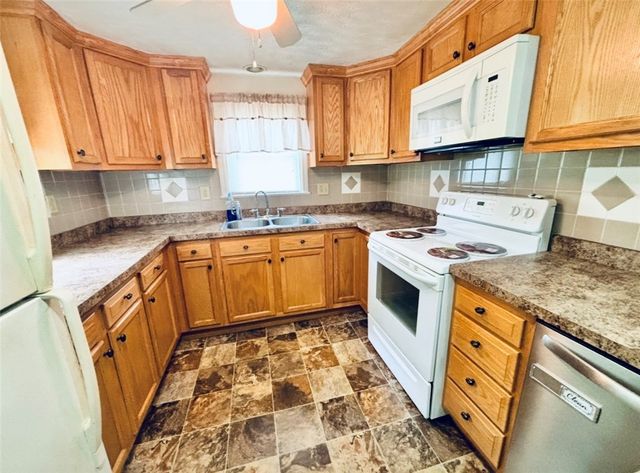 24 Panorama Dr, South Strabane, PA 15301