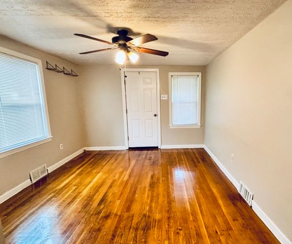 24 Panorama Dr, South Strabane, PA 15301