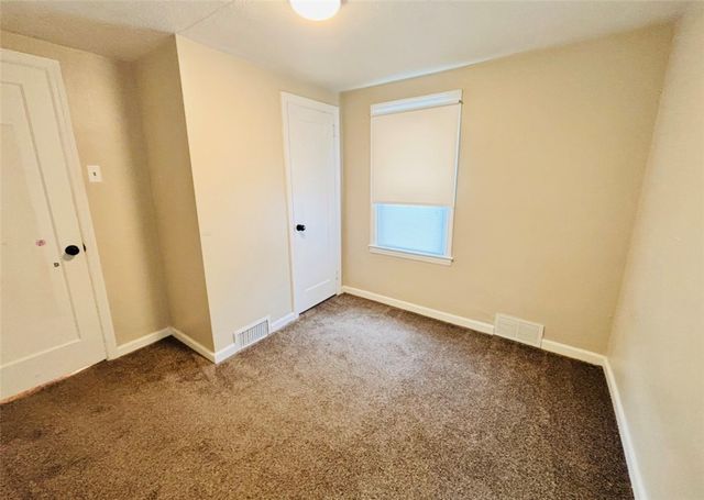 24 Panorama Dr, South Strabane, PA 15301