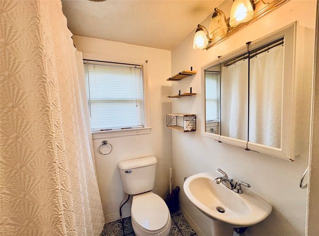 24 Panorama Dr, South Strabane, PA 15301